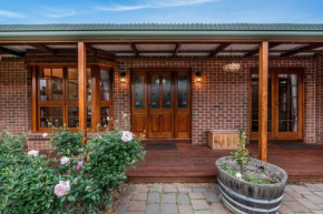 Hilltop Retreat, Water Views, Sorell